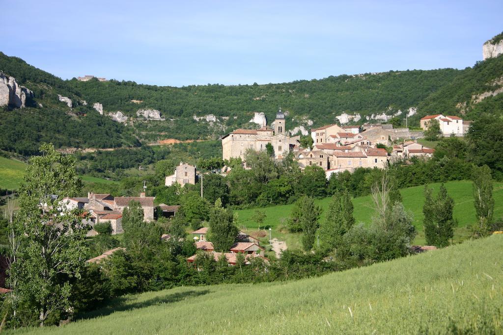 Готель Causses & Vallees Vacances Saint-Georges-de-Luzencon Екстер'єр фото